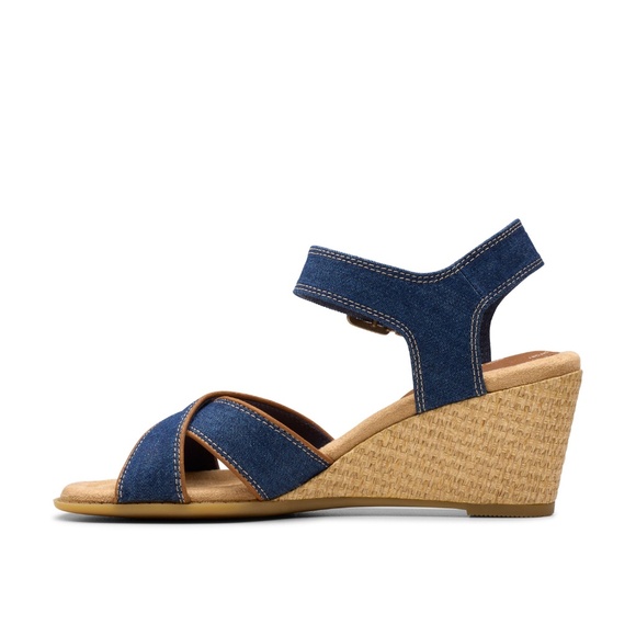 Womens Clarks Emmalae Iris Sandals, Dark Denim Leather. 26181666 - Picture 2 of 7